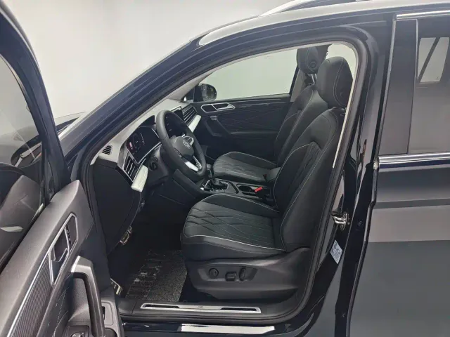 Volkswagen Tiguan L — Фото автомобиля 12