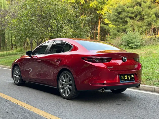 Mazda Axela — Фото автомобиля 15