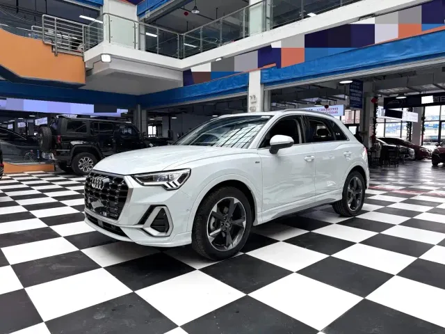Фотография автомобиля — Audi Q3