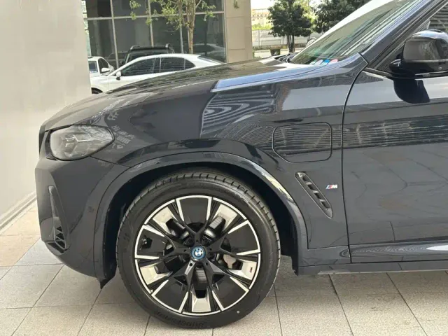 BMW iX3 — Фото автомобиля 5