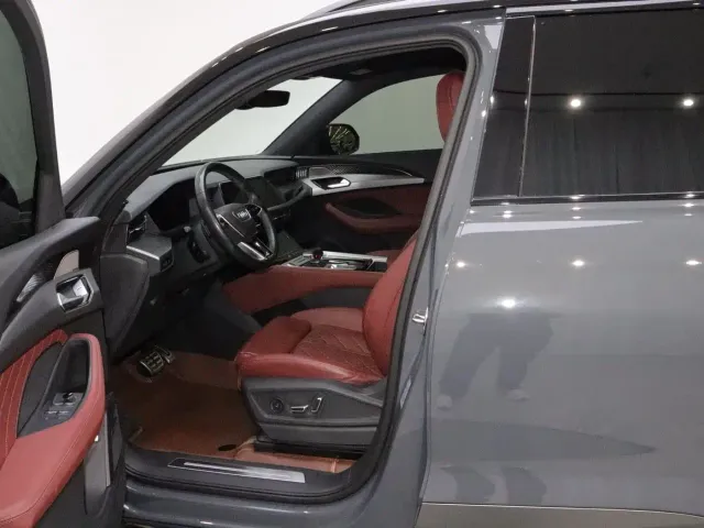 Audi Q6 — Фото автомобиля 11