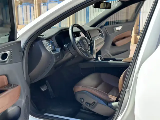 Volvo XC60 — Фото автомобиля 4