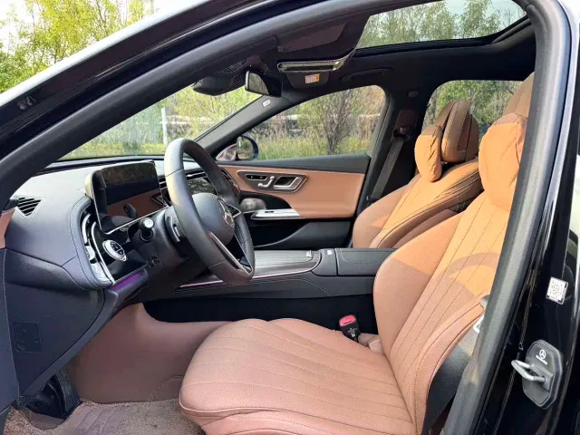 Mercedes-Benz E-Class — Фото автомобиля 4