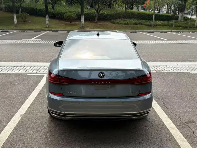 Volkswagen Passat — Фото автомобиля 13