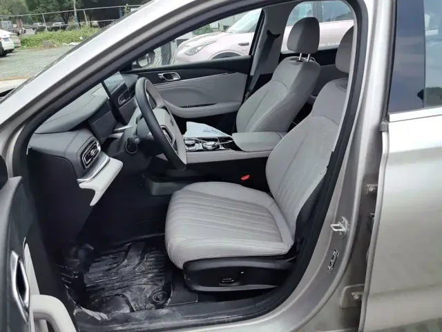 Geely Galaxy Stellar 6 — Фото автомобиля 11