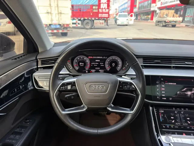 Audi A8 — Фото автомобиля 9