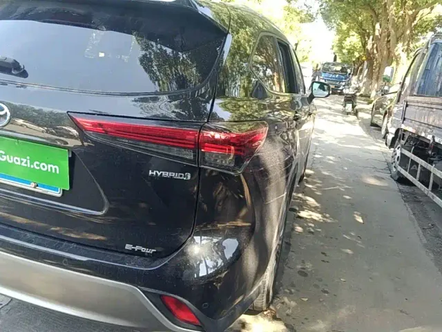Toyota Highlander — Фото автомобиля 7