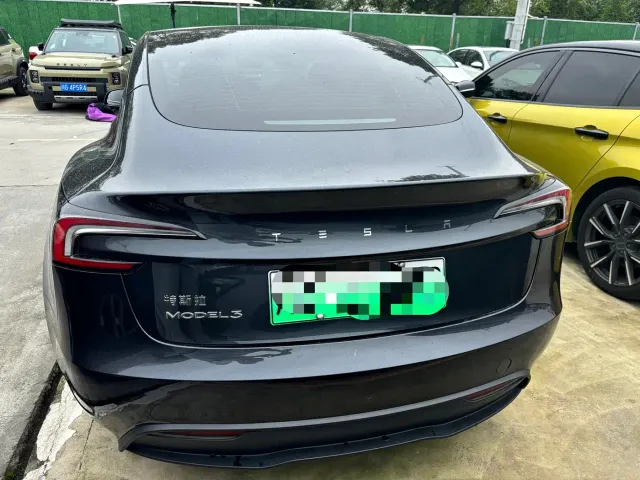 Tesla Model 3 — Фото автомобиля 13
