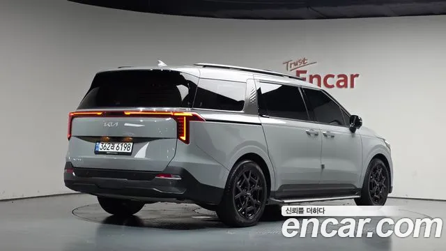 Kia Carnival Generation 4 — Фото автомобиля 2