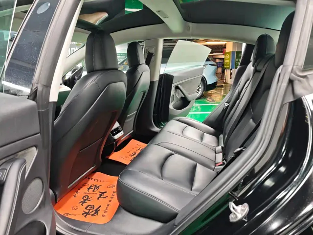 Tesla Model 3 — Фото автомобиля 11