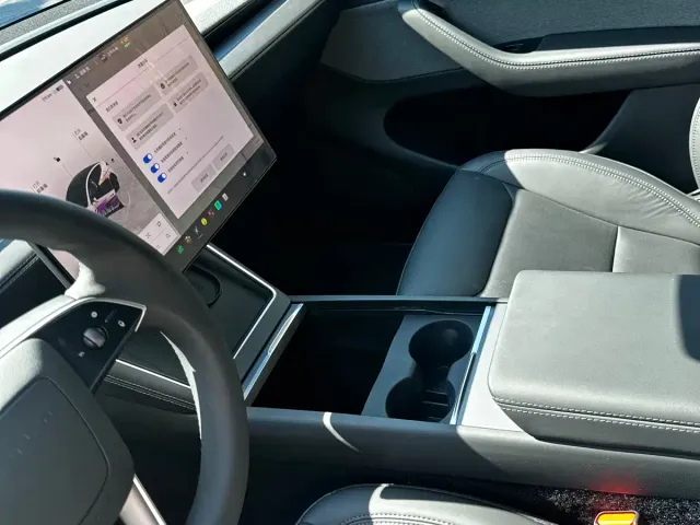 Tesla Model Y — Фото автомобиля 7