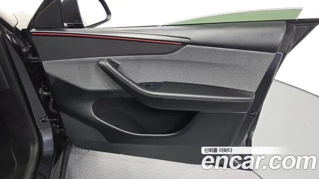 Tesla Model Y — Фото автомобиля 24