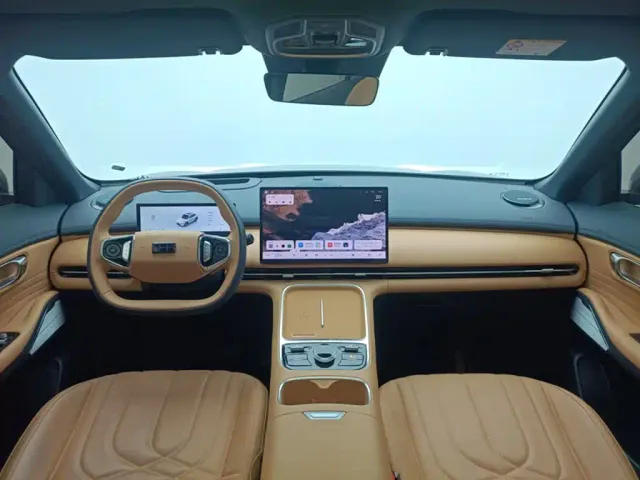 Geely Galaxy Starship 7 EM-i — Фото автомобиля 5