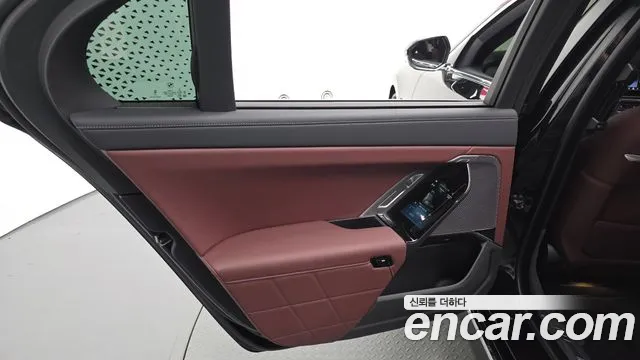 BMW 7 Series G70 — Фото автомобиля 14