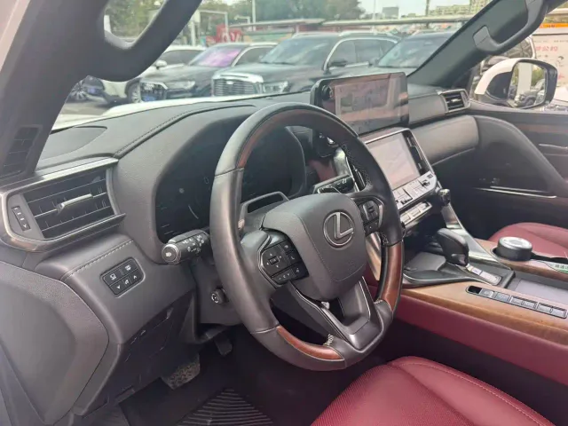 Lexus LX — Фото автомобиля 11