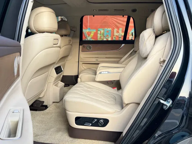 AITO Wenjie AITO M9 2024 Extended Range Ultra 42kWh 6-Seater — Фото автомобиля 13