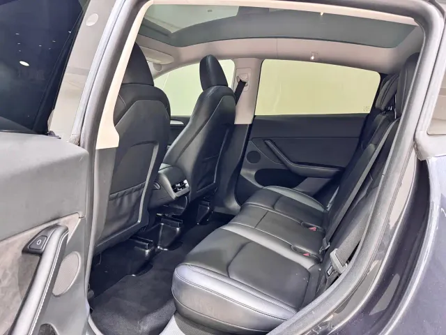 Tesla Model Y — Фото автомобиля 10