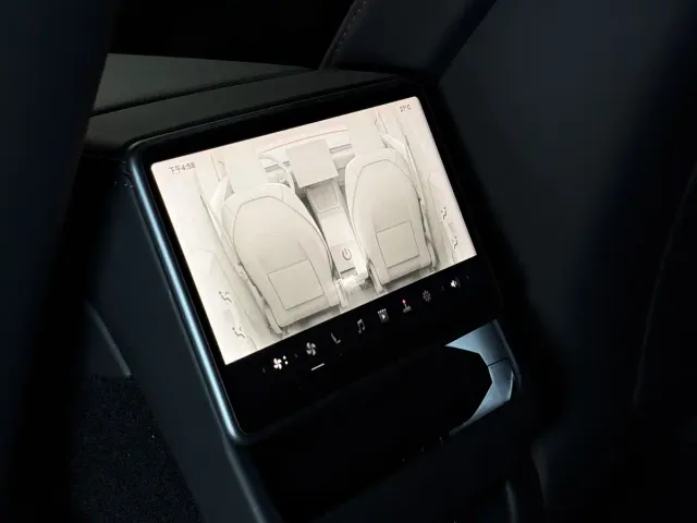 Tesla Model Y — Фото автомобиля 8