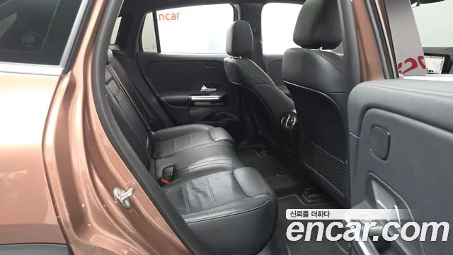 Mercedes-Benz EQA — Фото автомобиля 10