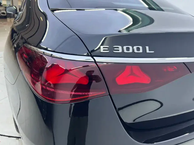 Mercedes-Benz E-Class — Фото автомобиля 6