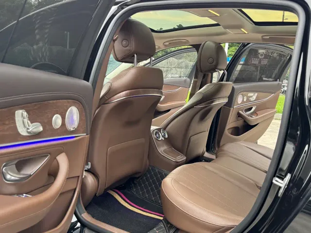 Mercedes-Benz E-Class — Фото автомобиля 8