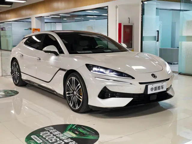 Denza Z9GT — Фото автомобиля 2
