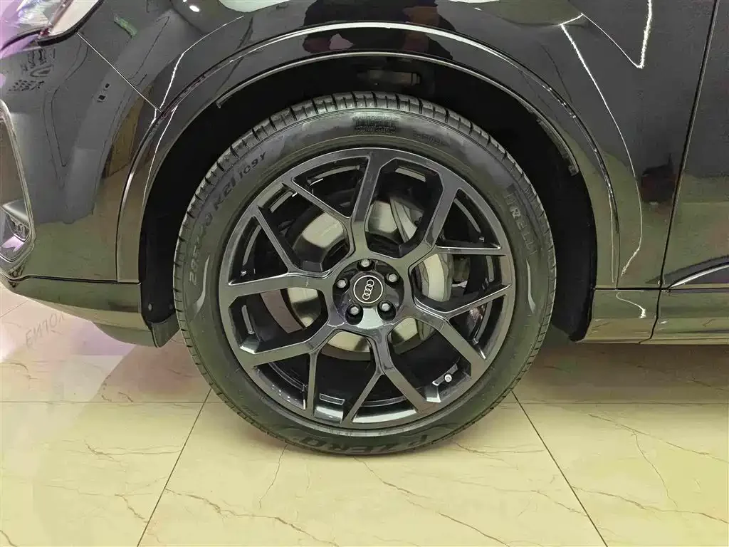 Audi Audi Q7 2025 45 TFSI quattro S line Black Warrior — Фото автомобиля 8