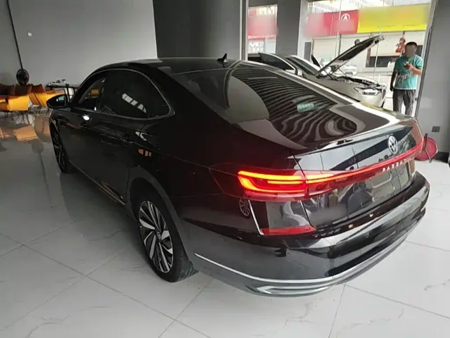 Volkswagen Passat — Фото автомобиля 4