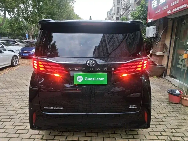 Toyota Alphard — Фото автомобиля 5