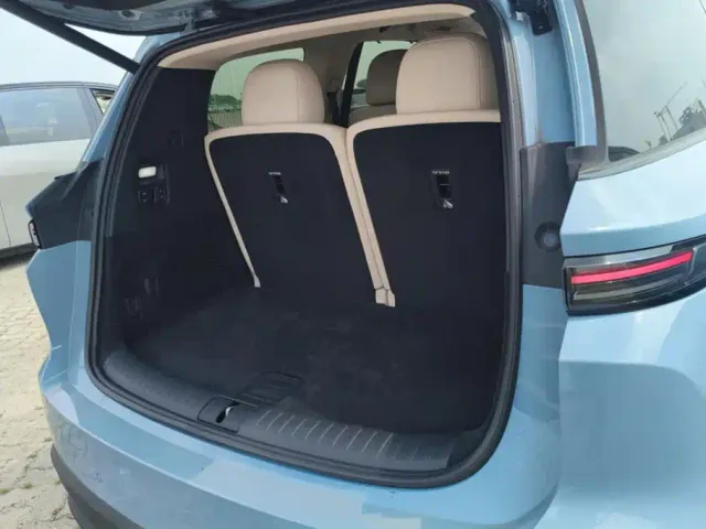 Li Auto i8 — Фото автомобиля 4