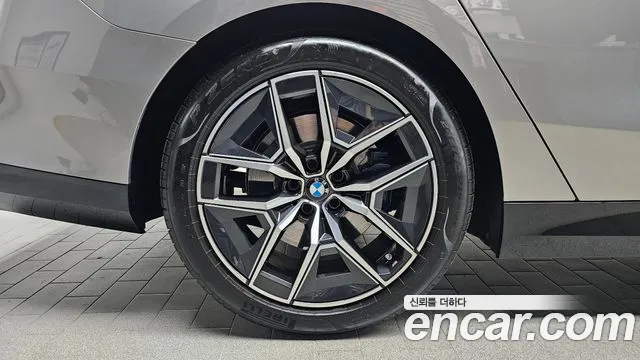 BMW 5 Series G60 — Фото автомобиля 5