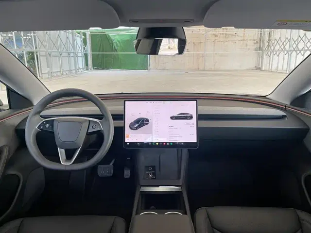 Tesla Model 3 — Фото автомобиля 3