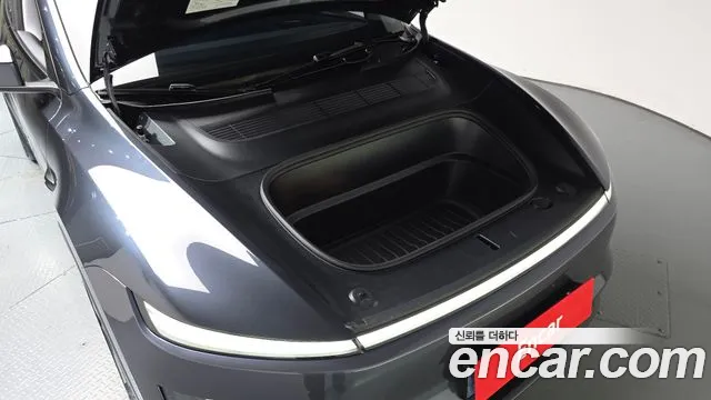 Tesla Model Y — Фото автомобиля 9
