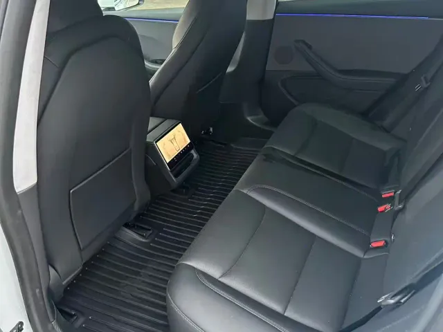 Tesla Model 3 — Фото автомобиля 9