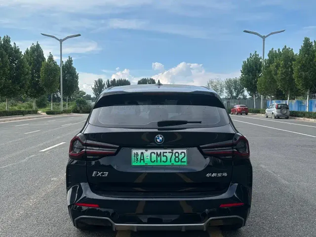 BMW iX3 — Фото автомобиля 8