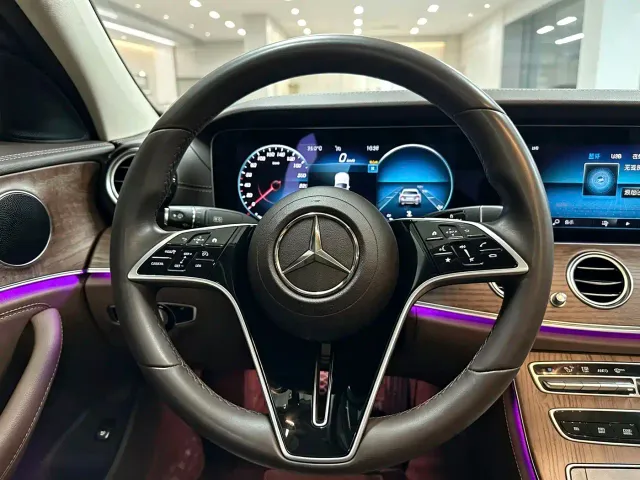 Mercedes-Benz E-Class — Фото автомобиля 11
