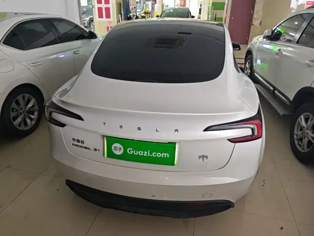 Tesla Model 3 — Фото автомобиля 5
