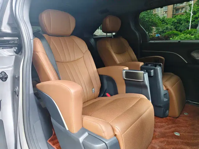 Toyota Sienna — Фото автомобиля 11