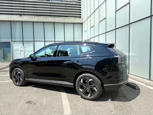 Volvo XC70 Plug-in Hybrid — Фото автомобиля 7