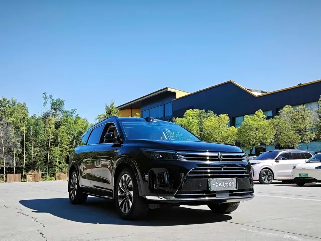 Aito M7 — Фото автомобиля 2
