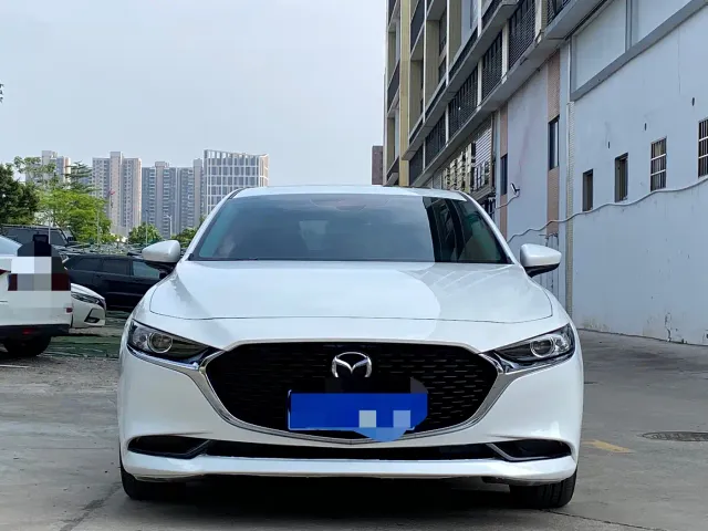 Mazda Axela — Фото автомобиля 2
