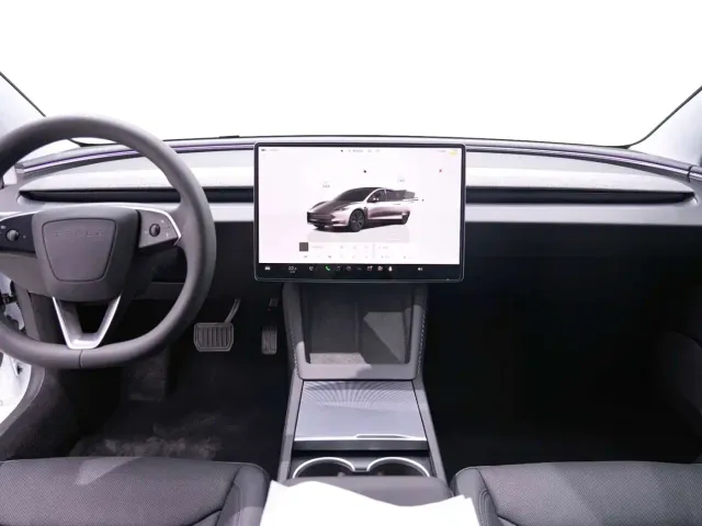 Tesla Model 3 — Фото автомобиля 21