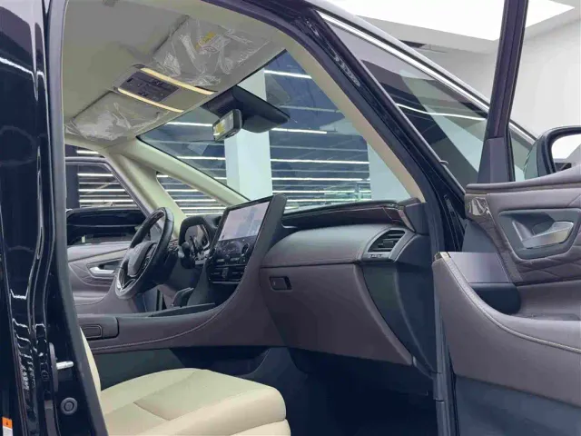Toyota Alphard — Фото автомобиля 10