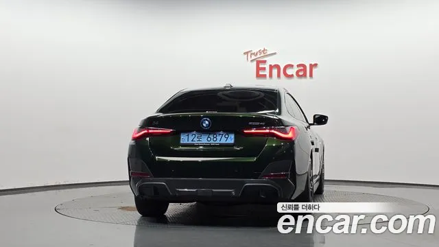 BMW i4 — Фото автомобиля 4