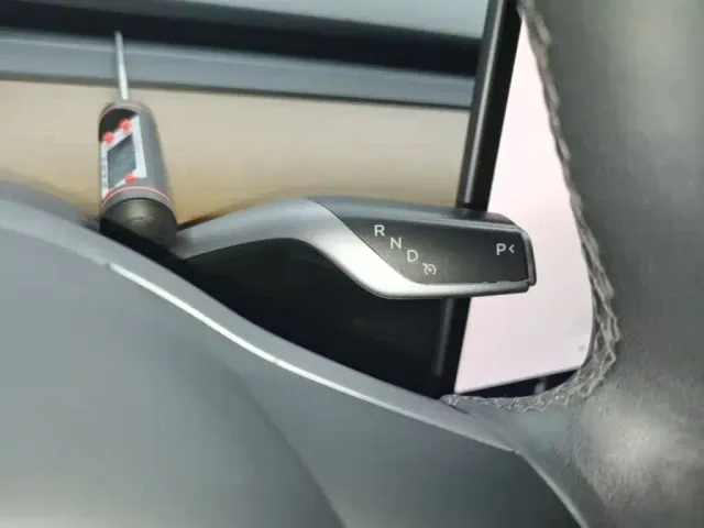 Tesla Model 3 — Фото автомобиля 13