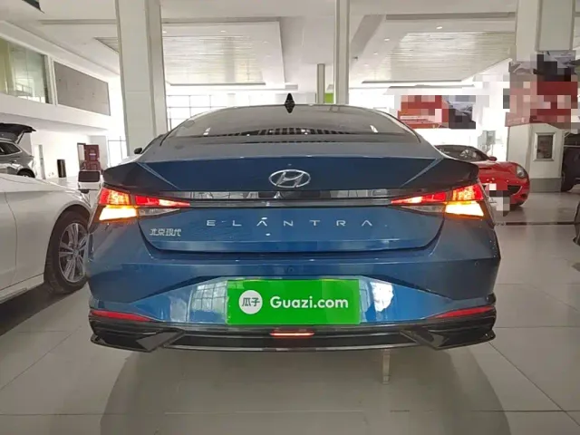 Hyundai Elantra — Фото автомобиля 5