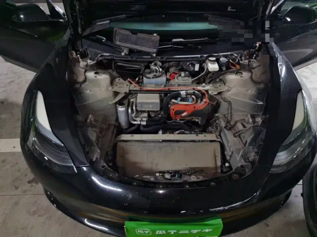 Tesla Model 3 — Фото автомобиля 21