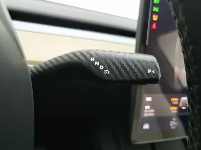 Tesla Model Y — Фото автомобиля 13