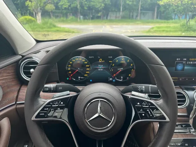 Mercedes-Benz E-Class — Фото автомобиля 9