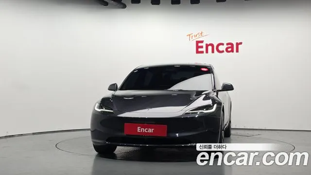 Tesla Model 3 — Фото автомобиля 3